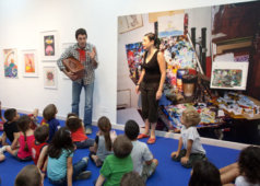 שיח גלריה ושעת סיפור בתערוכה פאול קור